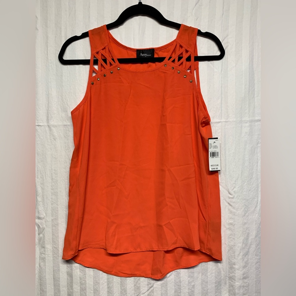 Amy wear Ladies Tank